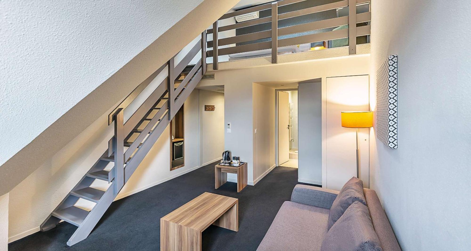 Western Atrium Valence 4*