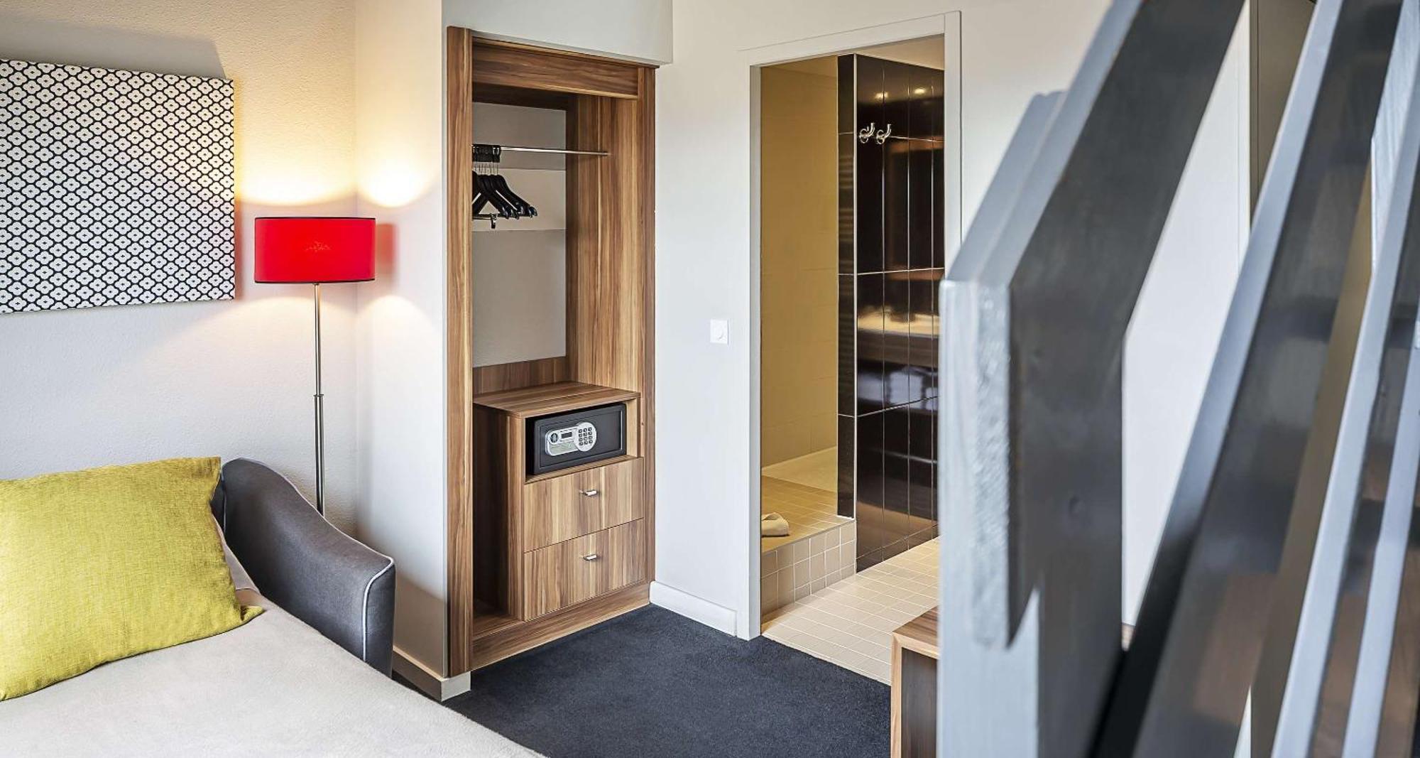 Western Atrium Valence 4*